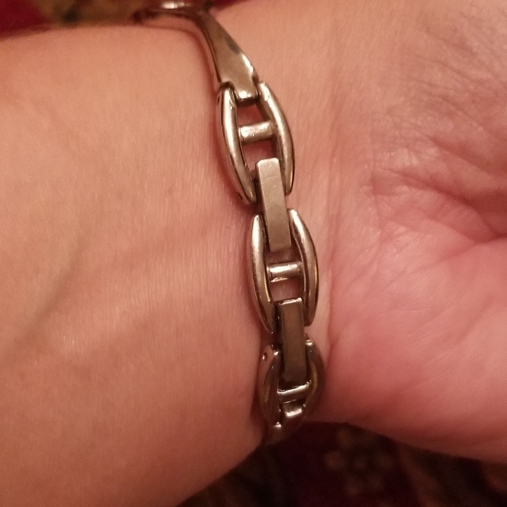 VINTAGE NINE WEST SILVER WATER PROOF LADIES WATCH - Picture 4 of 14